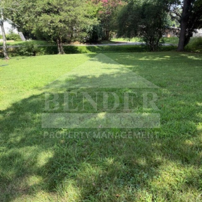 Building Photo - BEAUTIFUL REMODELED HOME