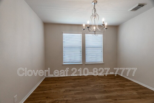 Building Photo - 802 Amber Knoll