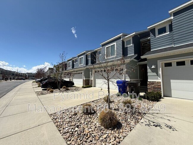 Building Photo - 15122 Gallant Dr