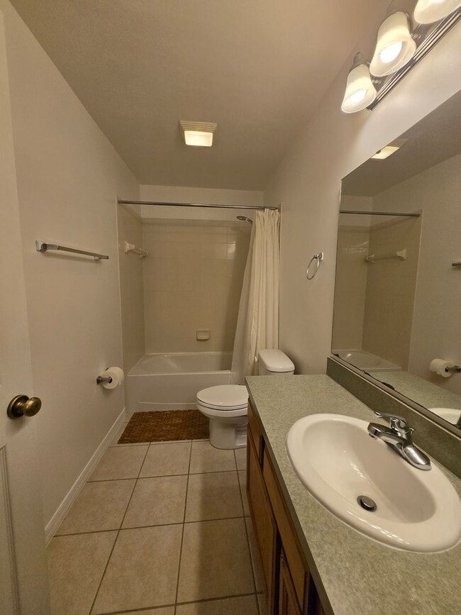 Building Photo - Charming single-story 3-bedroom, 2-bath home