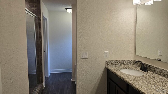 Building Photo - 5157 Peach Dr