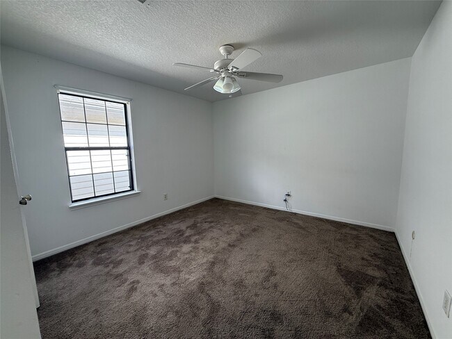 Building Photo - 13834 Trumpetvine St