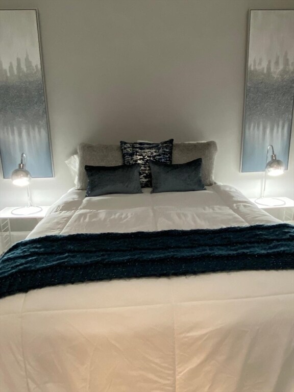 Building Photo - 9 Henry St