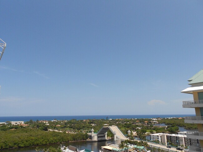 Building Photo - 700 E Boynton Beach Blvd