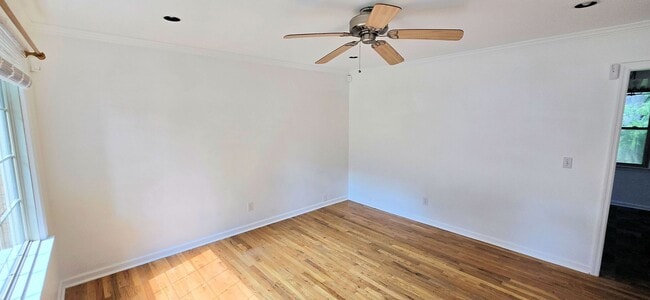 Building Photo - Cutest move-in ready brick ranch in Pfafft...