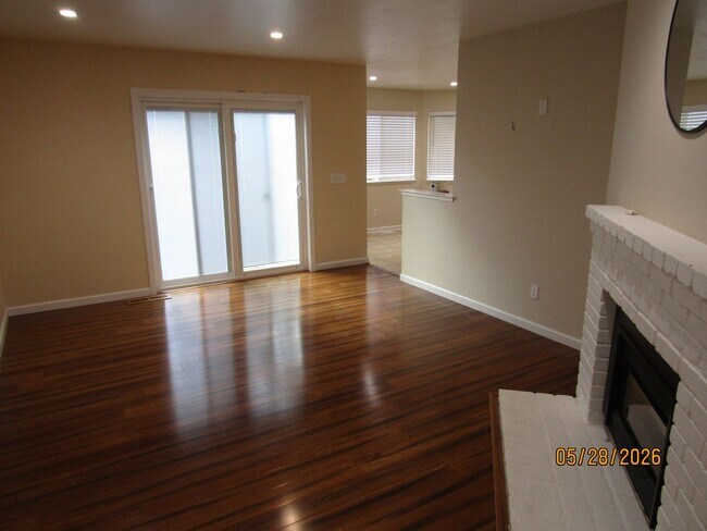 Building Photo - Beautiful single story 3 bedroom house with large back yard. Private cul- de- sac. Bonus office/ ...