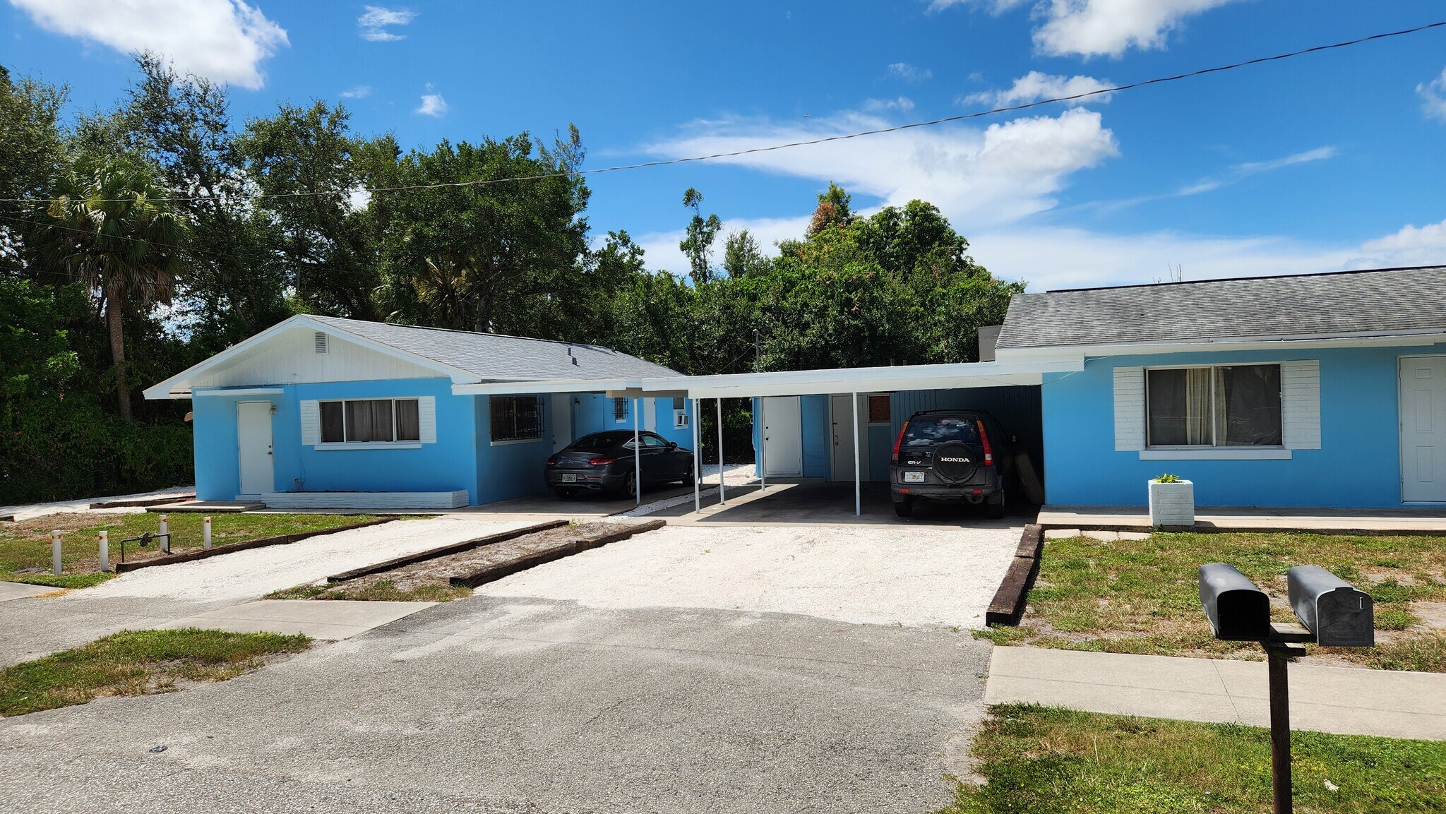 Building Photo - 2252 Maple Ave