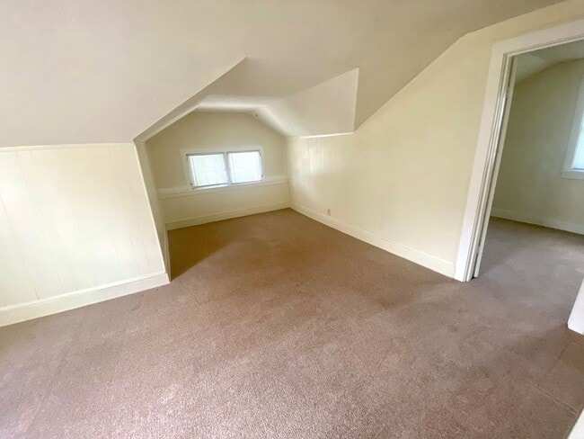 Building Photo - 2412 S 17th St