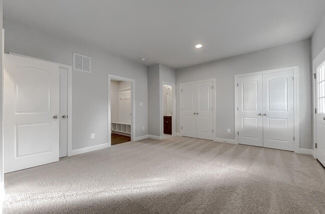 Building Photo - Sullivan Lane