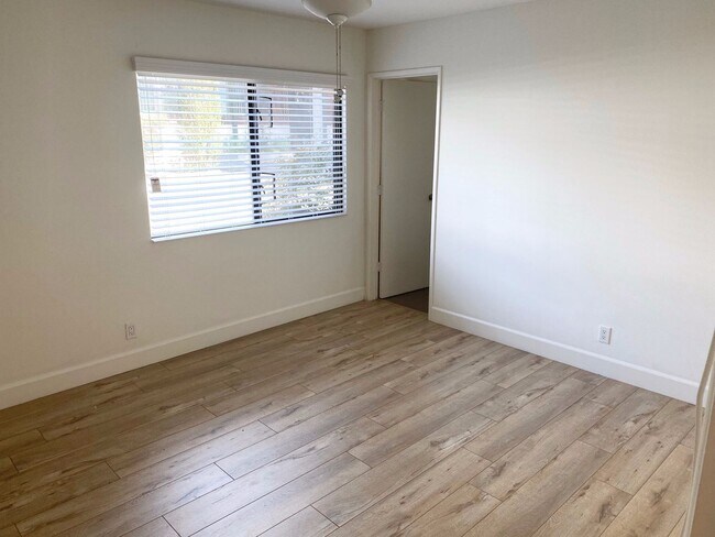 Building Photo - 521 Indiana St