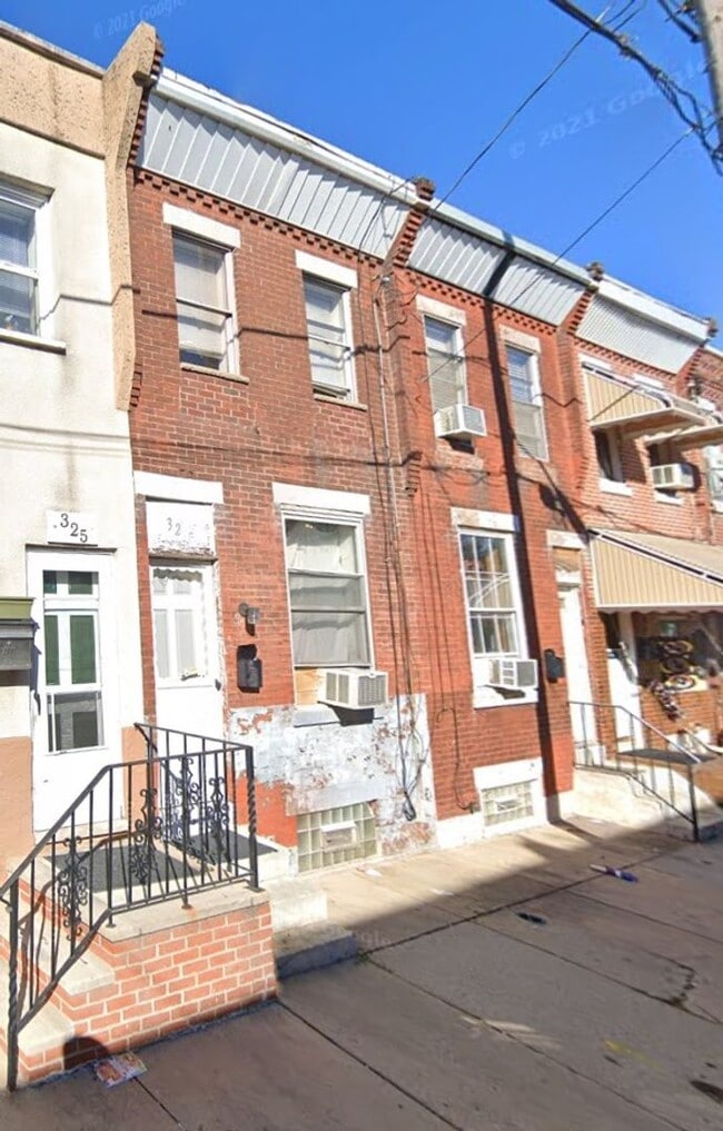 Primary Photo - 2 bedrooms 1 bathroom House available now