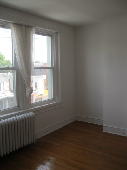 Primary Photo - 2910 W Oxford St