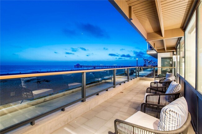 Building Photo - 816 The Strand