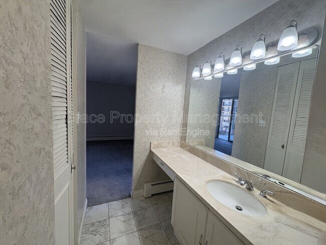 Building Photo - 955 Eudora St