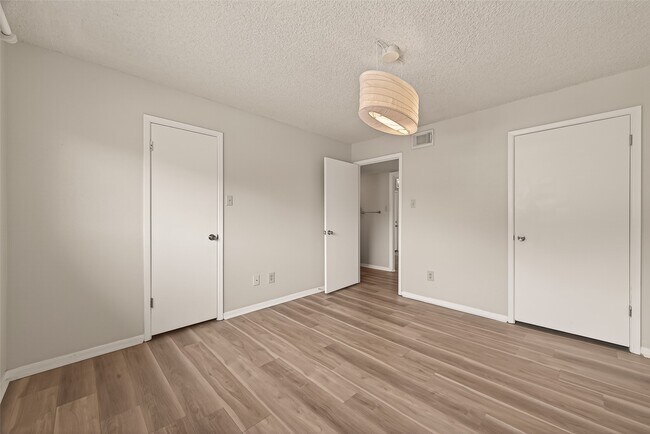 Building Photo - 1516 Bay Area Blvd