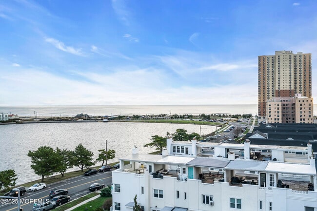 Building Photo - 400 Deal Lake Dr