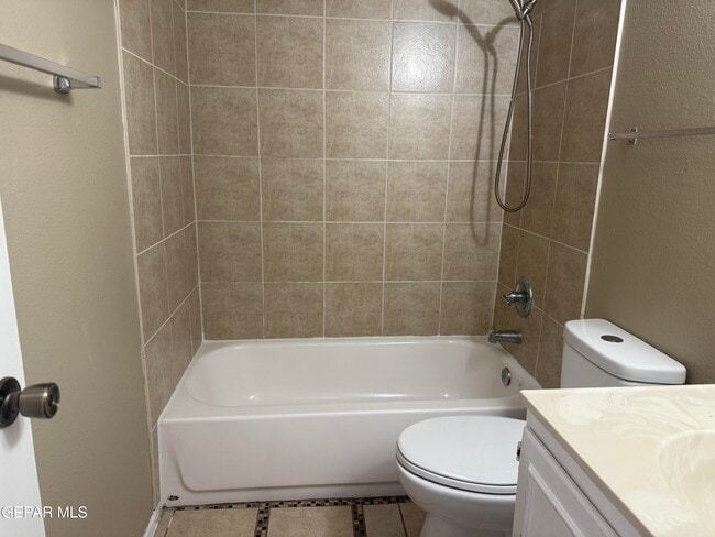 Building Photo - 1531 Common Dr