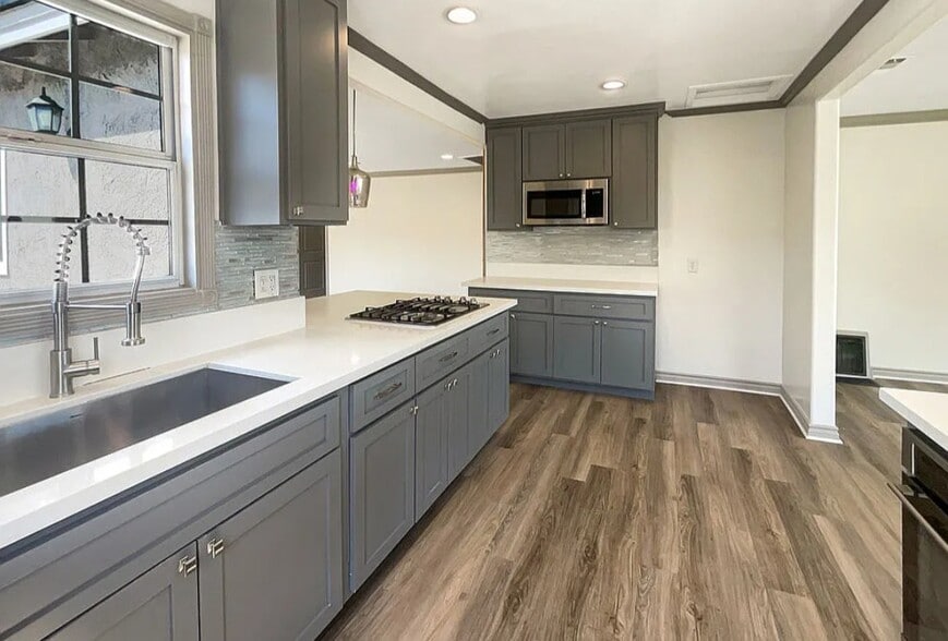 Building Photo - 734 W 139th St