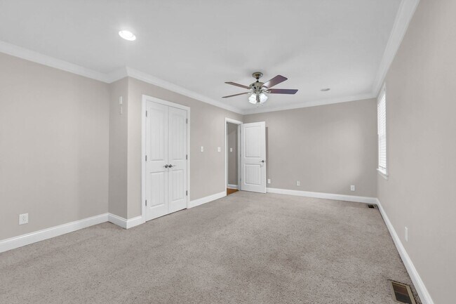 Building Photo - Great Location! Memorial Dr! Beautiful 3 Bedroom 2 Bath Ranch over Unfinished Basement!!