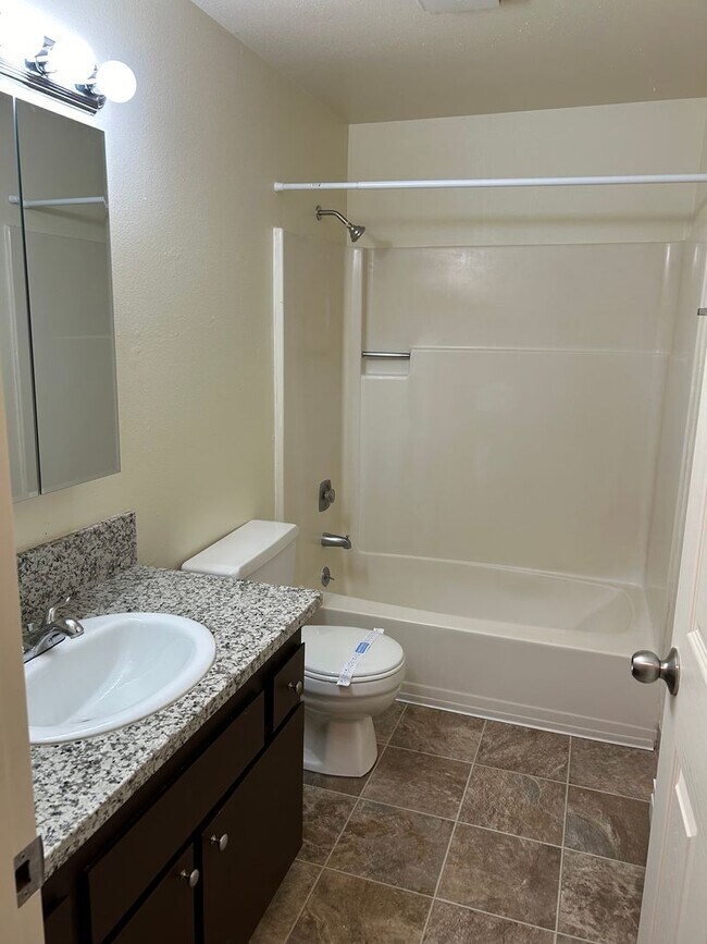 Building Photo - (858) Fox Fire - 2 Bedroom / 1 Bathroom