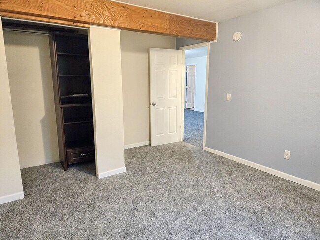 Building Photo - 5358 Woodrush Ave