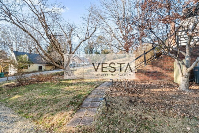 Building Photo - 18 Canterbury Rd