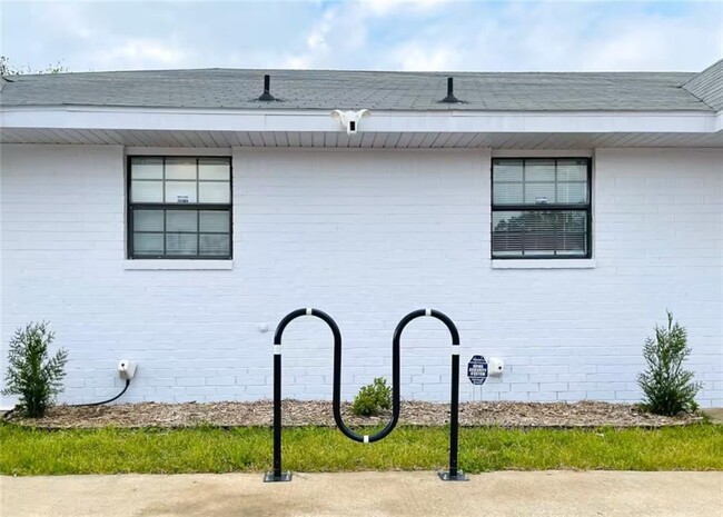 Building Photo - 502 SE B St