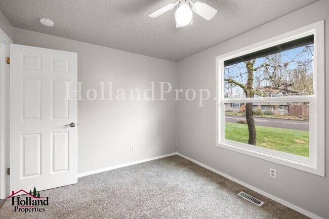 Building Photo - Fully Renovated 4-Bedroom Home with Shop, RV Parking & Expansive Yard – Oregon City