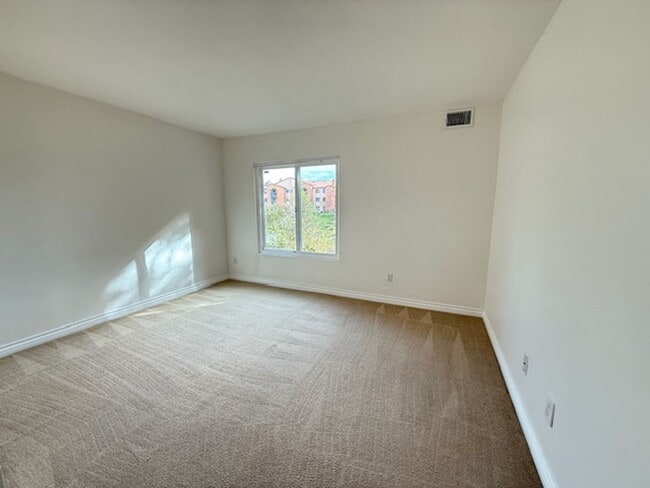 Building Photo - Resort-Style 2BR/2BA First-Floor Condo in Gated Lucera Community Near UTC