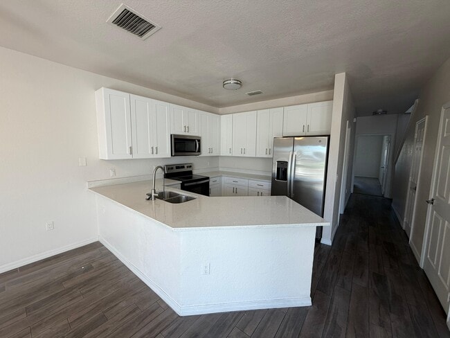 Building Photo - 2003 Claudia Ln