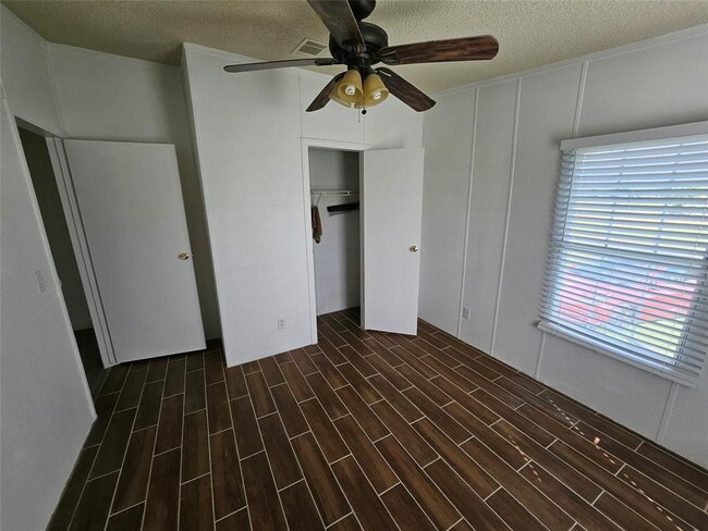 Building Photo - 2218 Hintz Rd