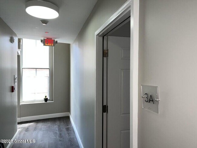 Building Photo - 37 Maiden Ln