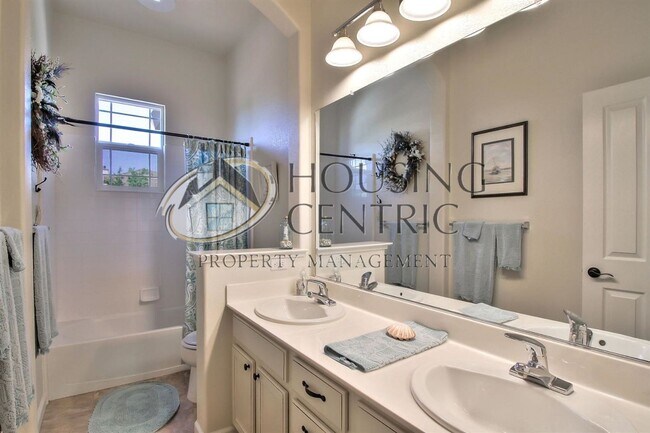 Building Photo - Serrano Executive 4bd/4.5ba Executive Home with Pool, Spa & 4-Car Garage!