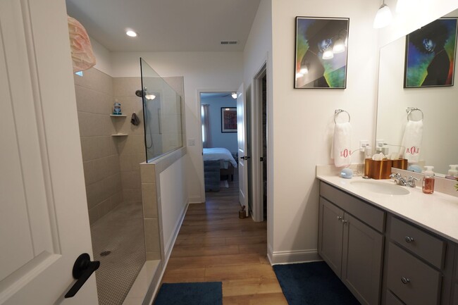 Building Photo - MOVE IN DATE MUST BE SCHEDULED 14 DAYS FROM PAYING SECURITY DEPOSIT.