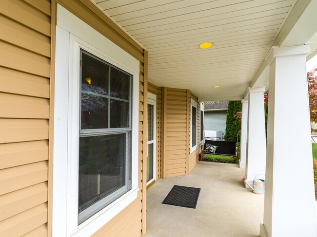 Building Photo - 2616 Greenport Dr