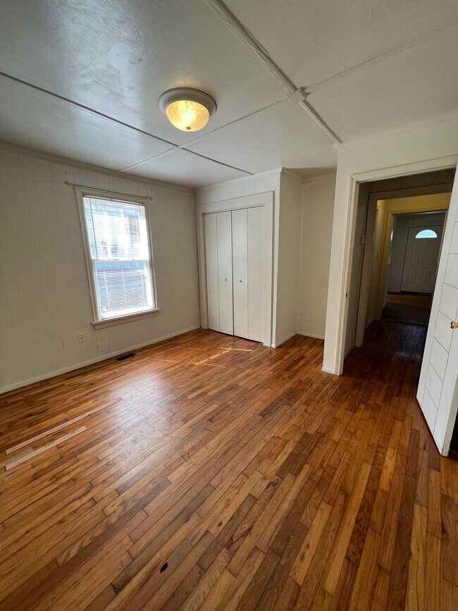 Building Photo - 145 Herring St