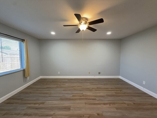 Building Photo - 8917 Vernon Dr