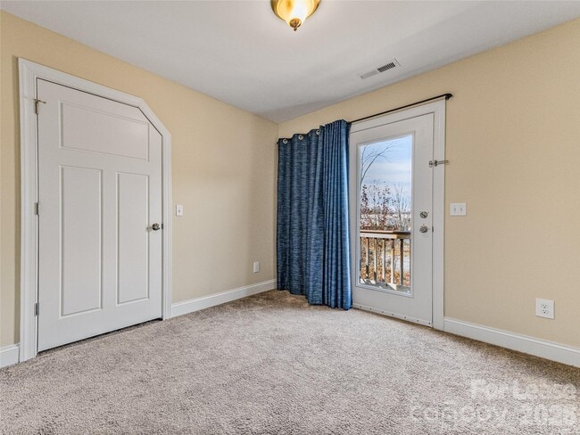 Building Photo - 14 Hildebrand St