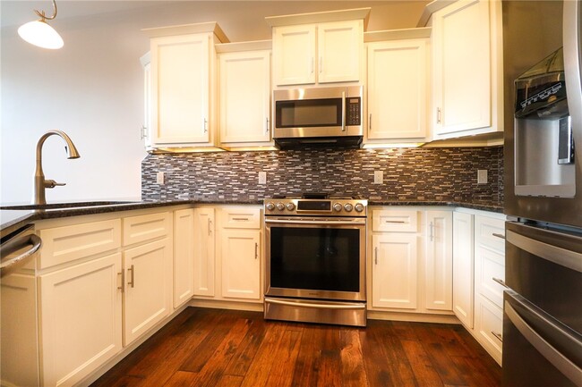 Building Photo - 64 E Market St