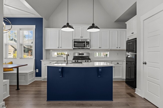 Building Photo - Beautiful 2 Bedroom/2 Bath in Chatham Park with garage!