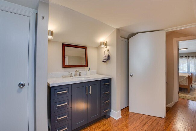 Building Photo - 126 Horry St SE