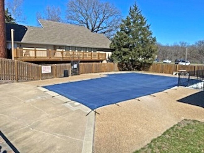 Building Photo - 10903 Gillette St
