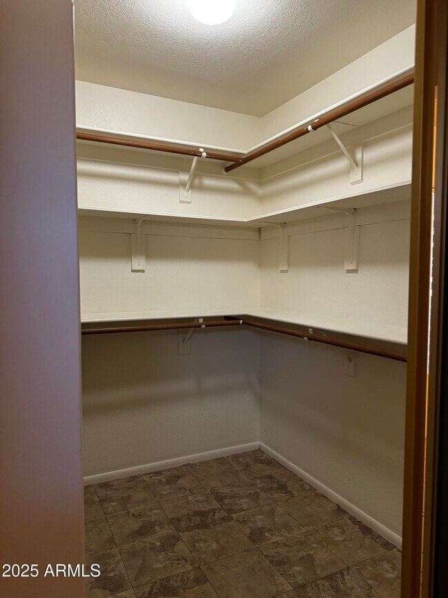 Building Photo - 10830 W Diana Ave