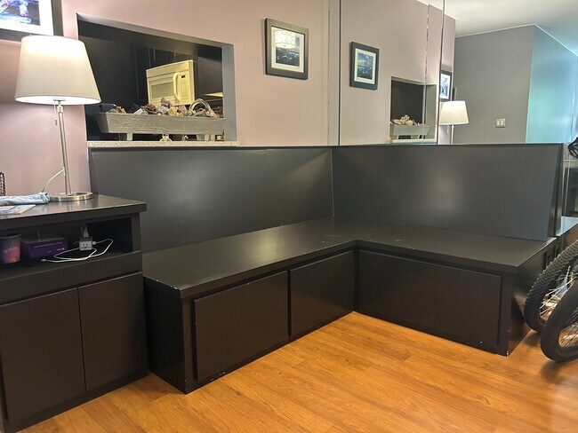 Building Photo - 13 Quince Ct