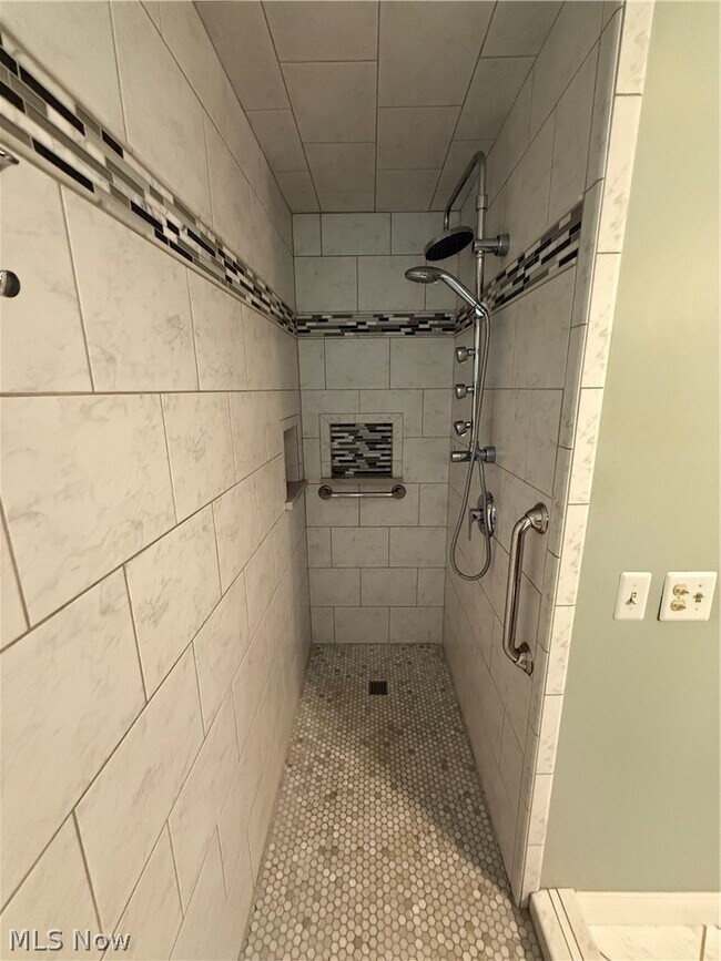 Building Photo - 6803 Cranbrook Dr
