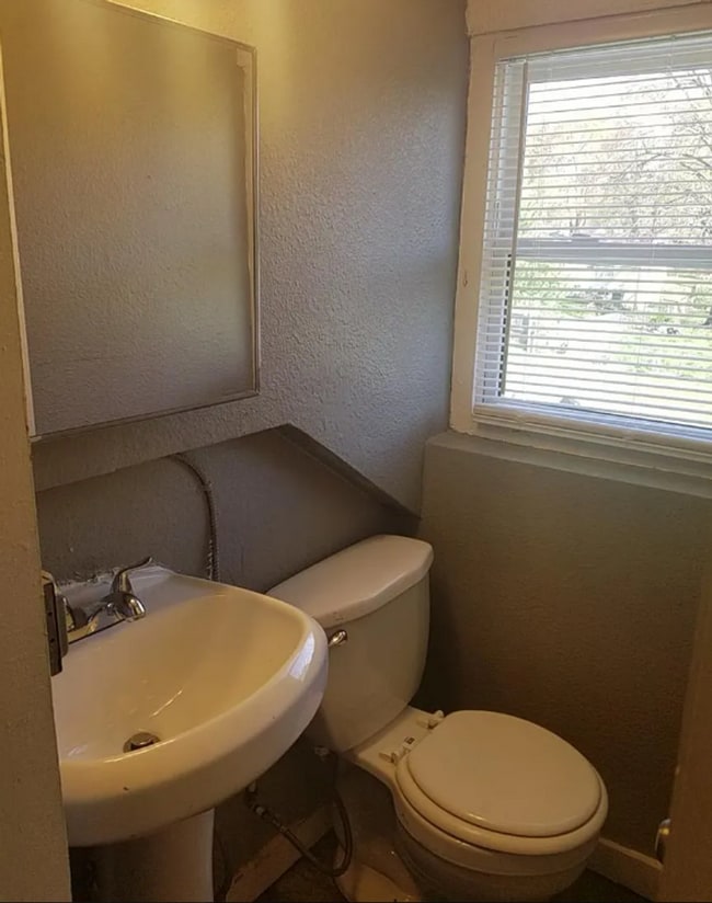 Building Photo - **COMING SOON** Charming 2-story home in R...