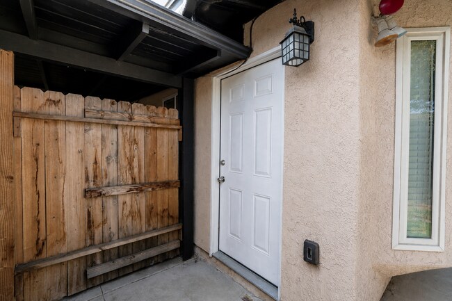 Building Photo - 8840 San Vicente Ave