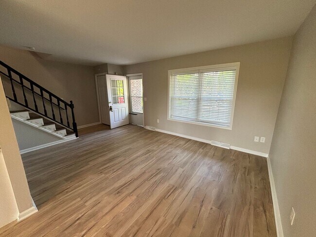 Building Photo - 3 Bedroom Townhome in Emmaus