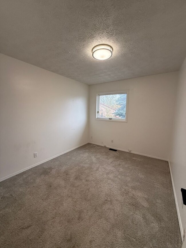 Building Photo - Pet-Friendly, Available Now!