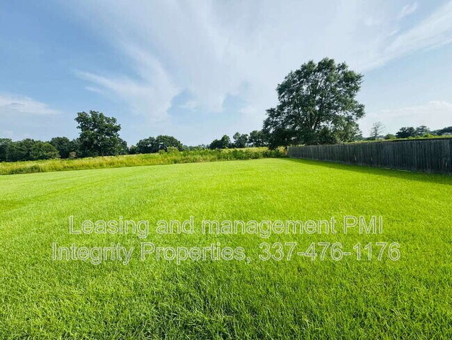 Building Photo - 127 Country Living Dr